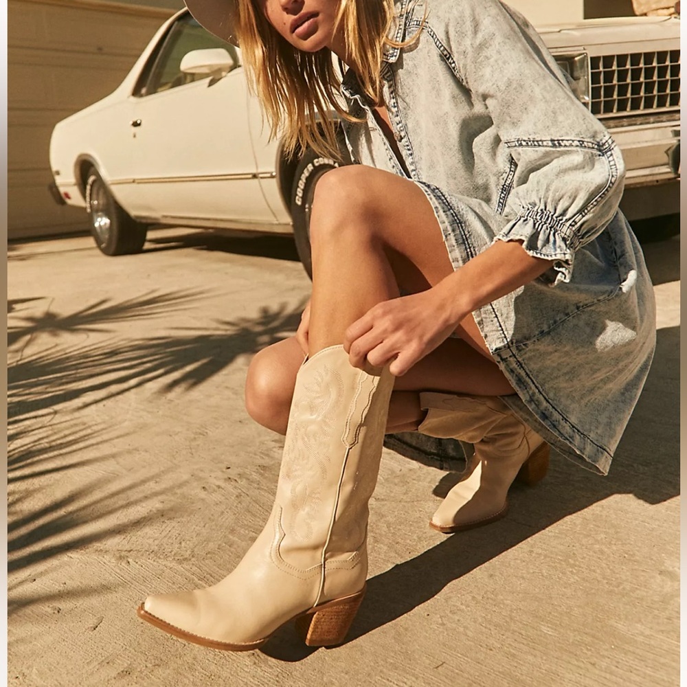 JEFFREY CAMPBELL DAGGET WESTERN BOOTS - LATTE